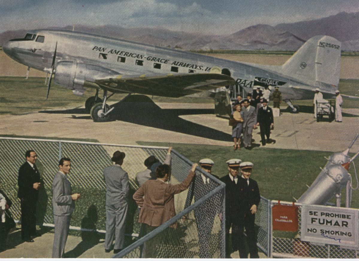 1945 customers deplane a Panagra DC 3.